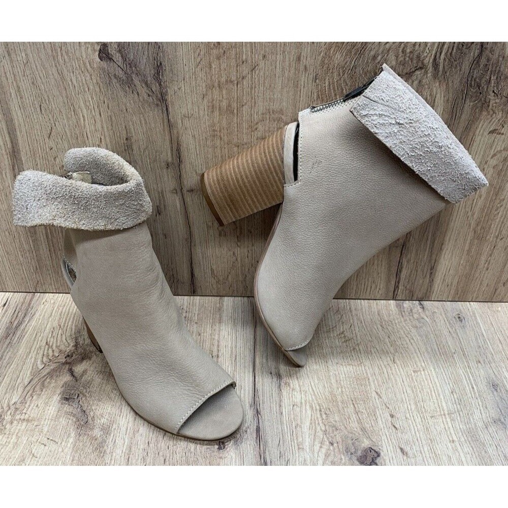 Diba True Idaho City Peep Toe Booties Women's 6 Beige Suede Wooden Stacked Heel